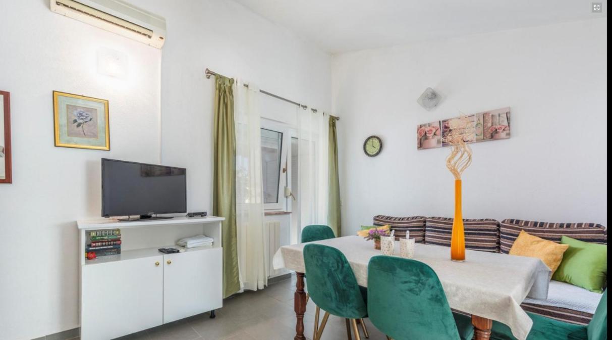 House Lucija Apartment โปเรช ภายนอก รูปภาพ