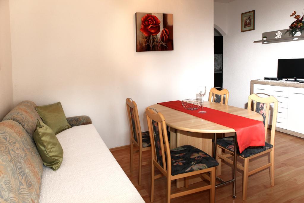 House Lucija Apartment โปเรช ภายนอก รูปภาพ